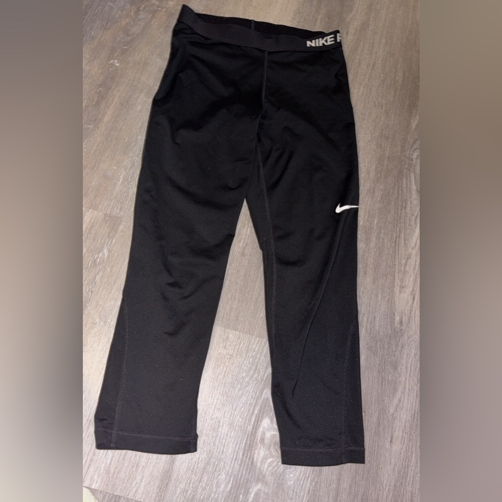 Nike Women's ankle length Black dri-fit Leggings with White Logo